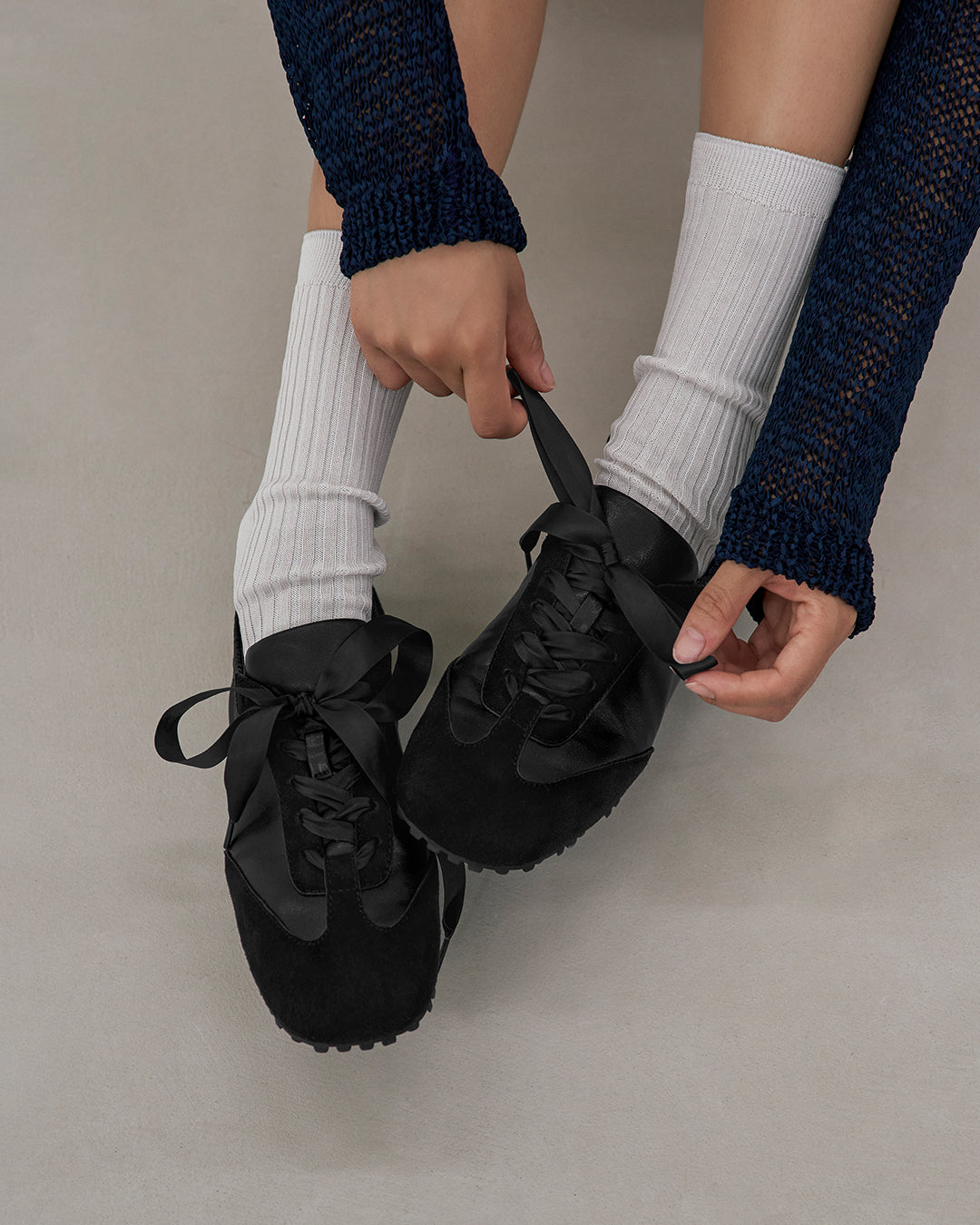 Double Tied Sneakers / Black