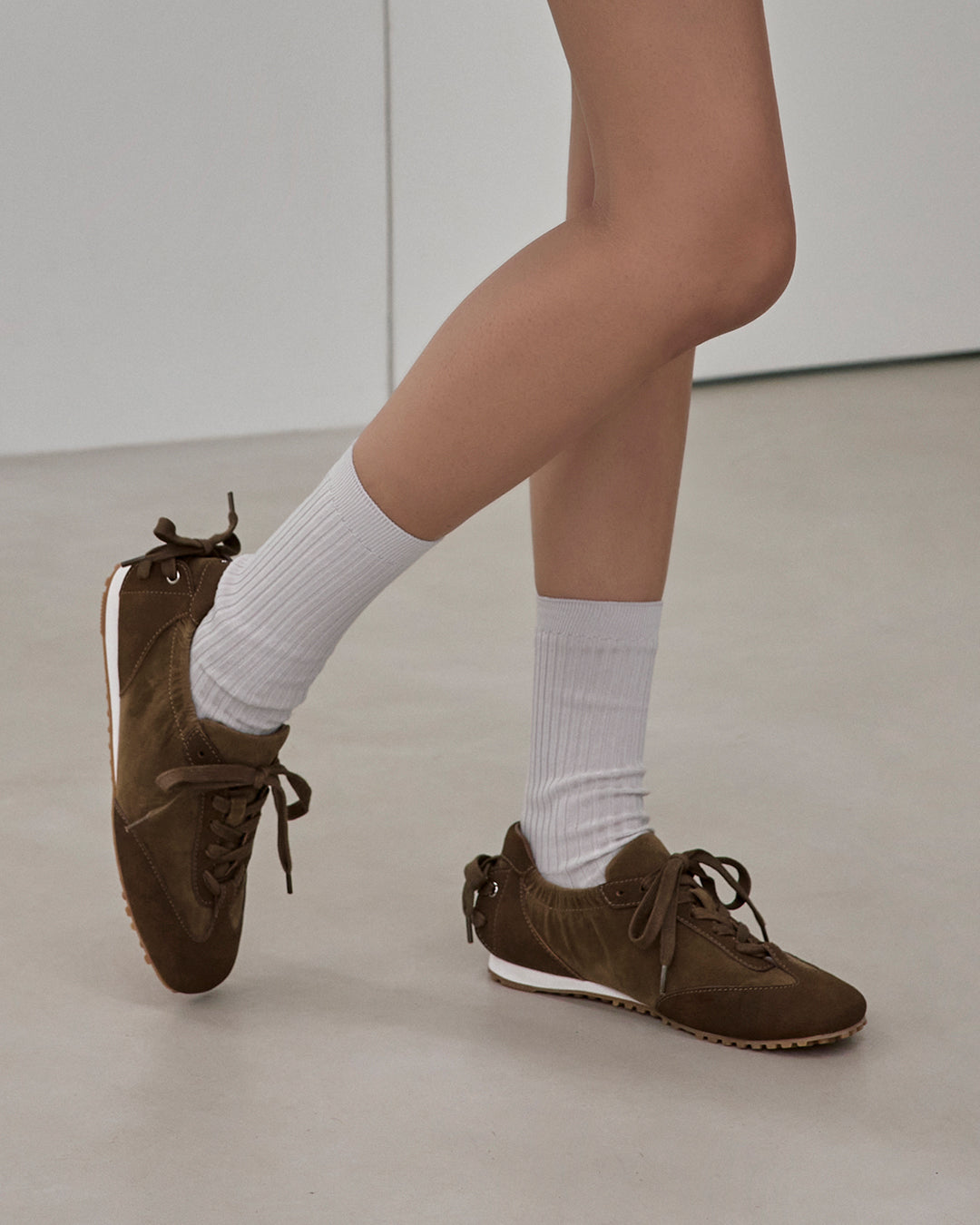 Double Tied Sneakers / Camel